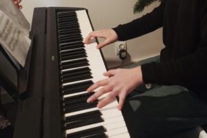 Read more about the article Czy naukę muzyki warto zaczynać w wieku dorosłym?